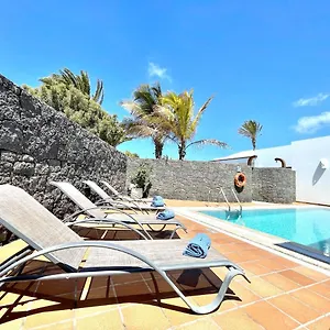 Mamma Mia Pool Heat Private & Jacuzzi Playa Blanca (Lanzarote)